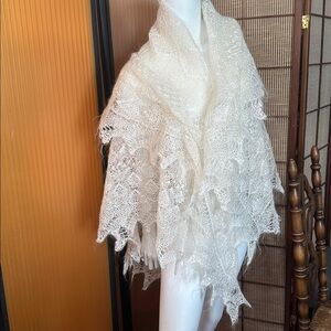 50x52 approx Hand-knit Europe Shall Wrap Goat fleece Off white Gardenia color